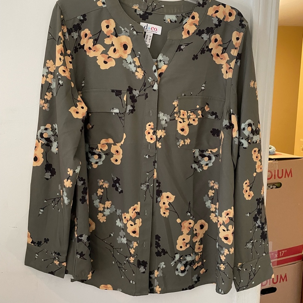 Denim&Co Olive Green Floral Blouse with Peach and Black Accents